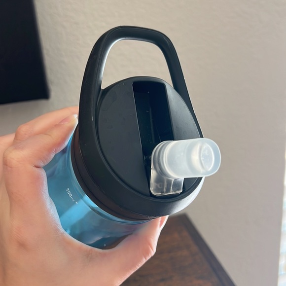 Camelbak Water Bottle - Picture 4 of 11